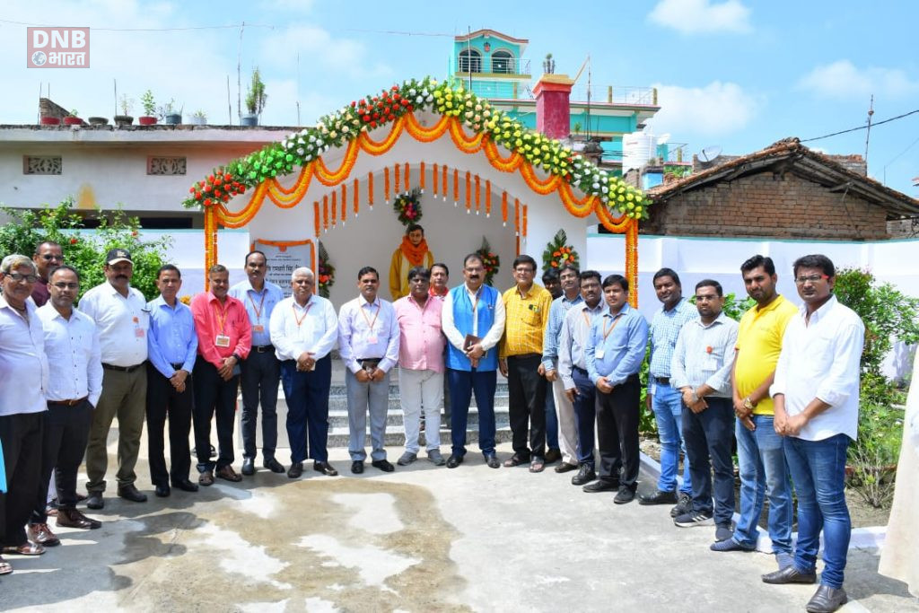 दिनकर ग्राम सिमरिया में बरौनी रिफ़ाइनरी द्वारा निर्मित राष्ट्रकवि की आदमक़द प्रतिमा का अनावरण 2