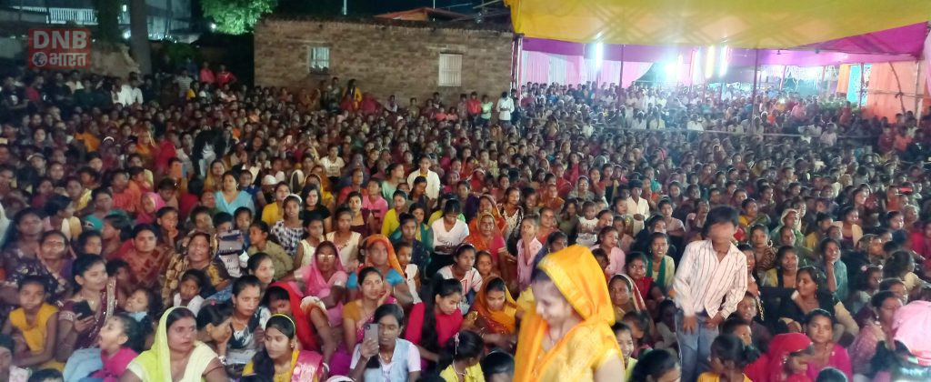 दुर्गा पूजा समिति गोधना के द्वारा आयोजित त्रिदिवसीय सांस्कृतिक महोत्सव के दूसरे दिन विशाल भव्य देवी जागरण और शानदार झांकियों की प्रस्तुति देख रात भर झूमते श्रोता 5