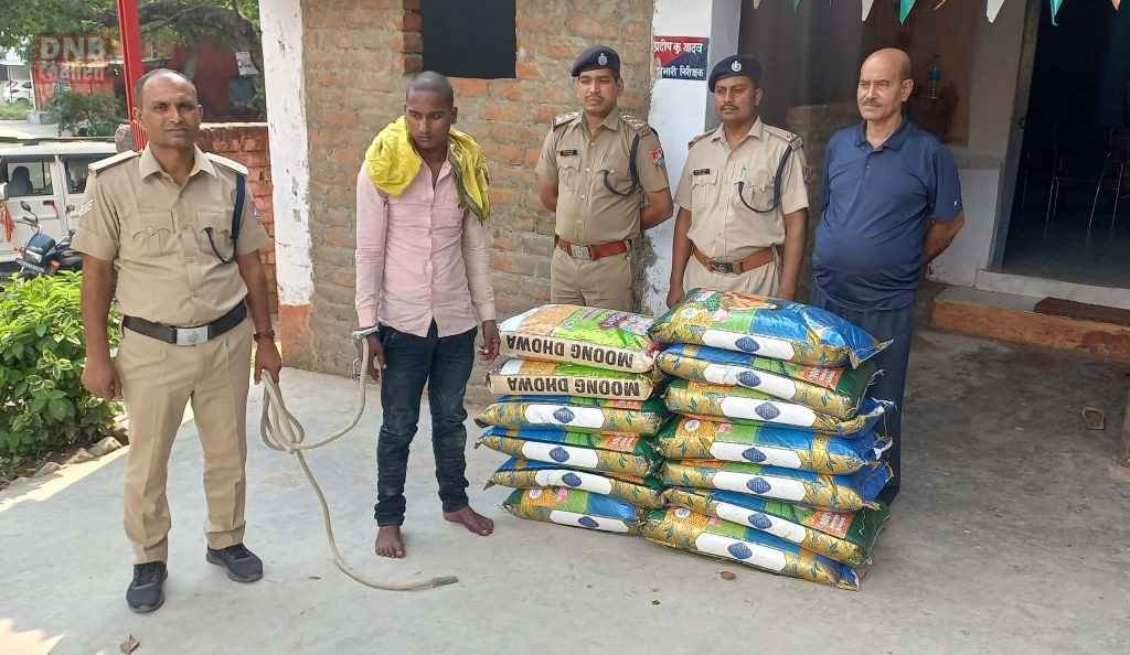चलती मालगाड़ी से चोरो ने की 13 पैकेट दाल की बोरी चोरी,रेल पुलिस ने 13 पैकेट दाल का बोरी के साथ एक चोर को किया गिरफ्तार 3