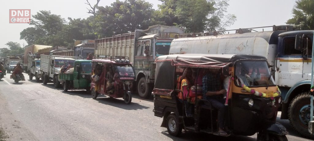 सूर्य ग्रहण खत्म होने के बाद झमटिया गंगा घाट पर स्नान के लिए उमड़ी श्रद्धालुओ की भीड़ 3