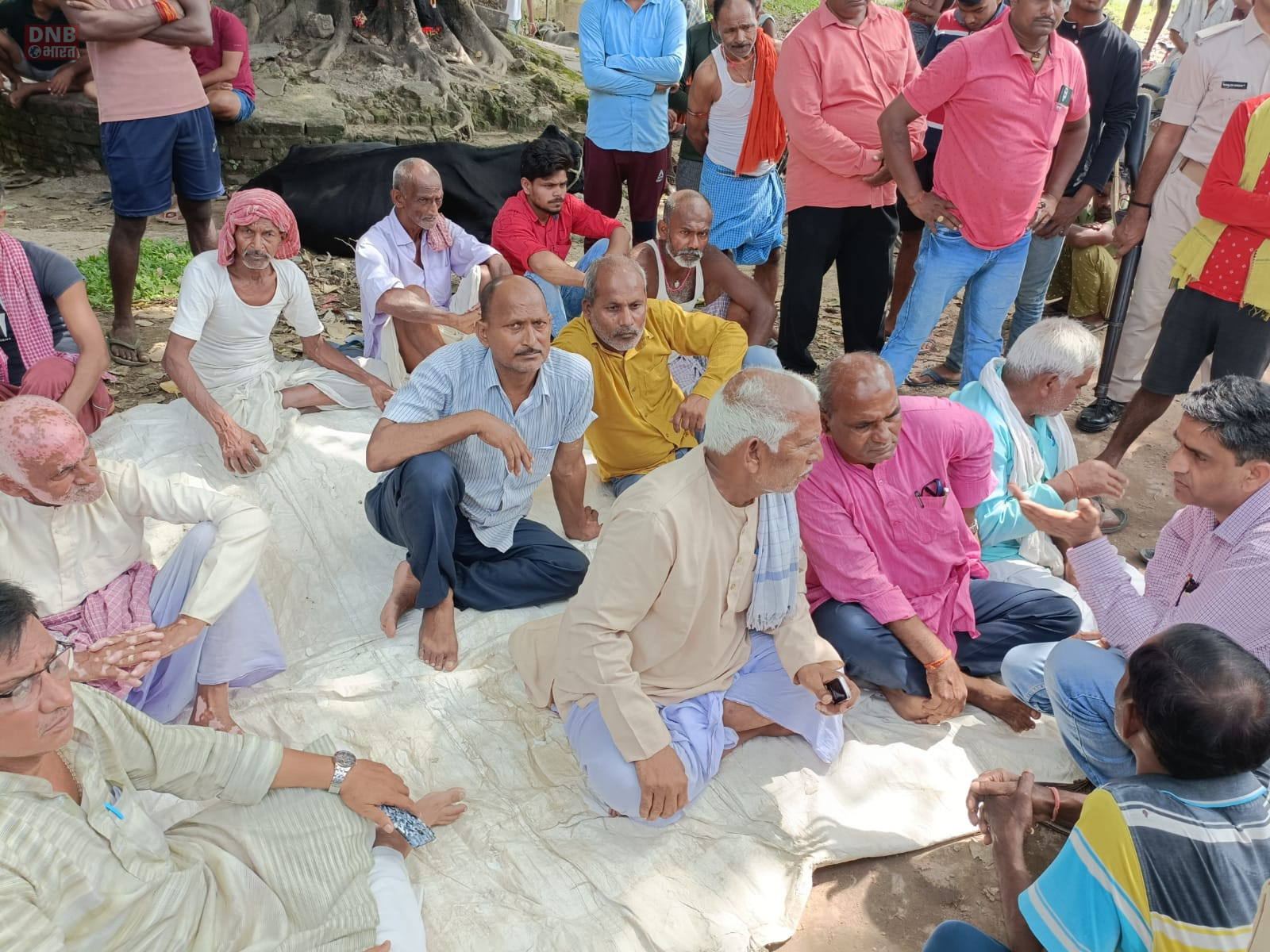 बरौनी रिफाइनरी ने एक बार फिर की आम रास्ता बंद करने की कोशिश, ग्रामीणों के विरोध के बाद... 2