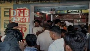 बेगूसराय में बेखौफ अपराधियों ने दिनदहाड़े हथियार के बल पर स्वर्ण व्यवसायी के दुकान से नगद सहित लगभग 5 लाख के स्वर्ण आभूषण लूट की घटना को दिया अंजाम 2