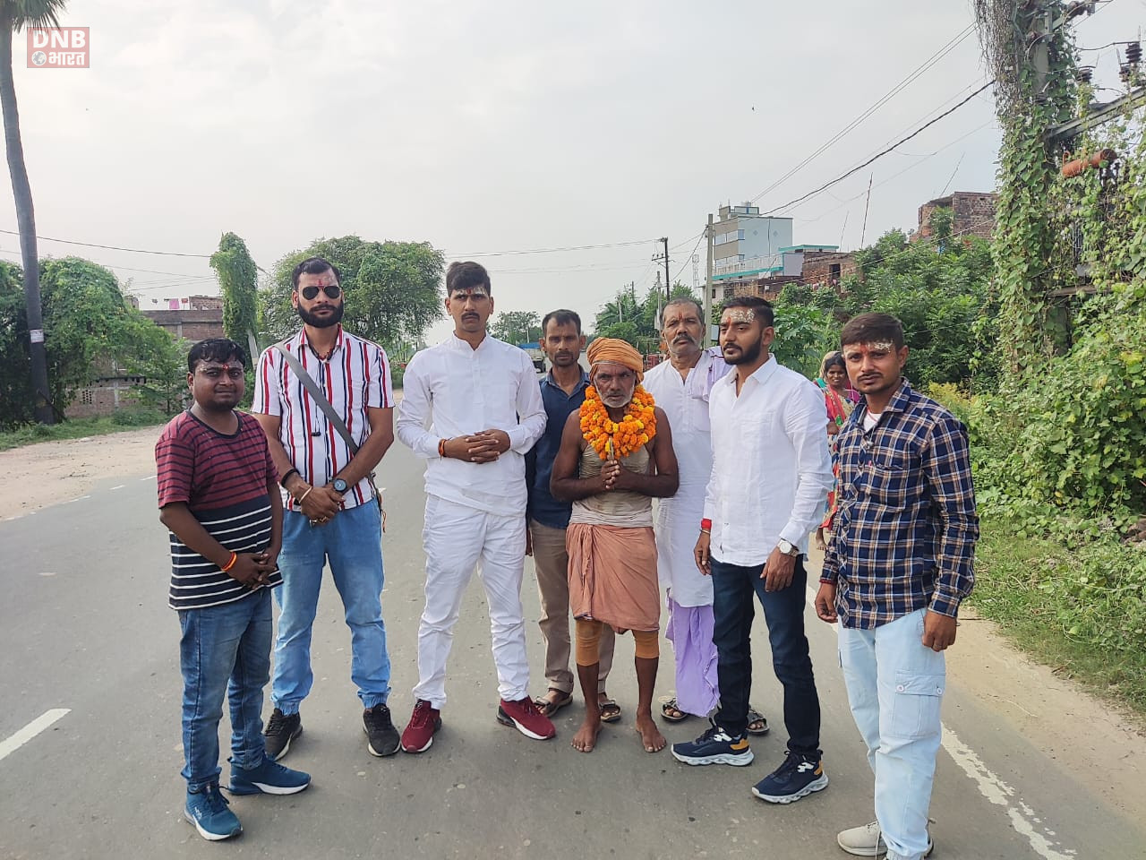 उम्र के थकान पर आस्था भारी, दंड प्रणाम करते हुए चले 75 वर्षीय राम बाबा बेगूसराय से देवघर 2