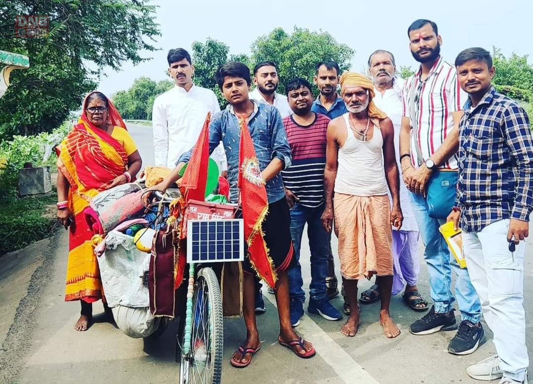 उम्र के थकान पर आस्था भारी, दंड प्रणाम करते हुए चले 75 वर्षीय राम बाबा बेगूसराय से देवघर 3