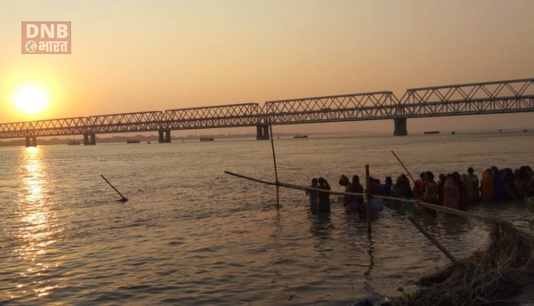सूर्य ग्रहण के अवसर पर सिमरिया में लाखों श्रद्धालुओं ने लगाई गंगा में डुबकी 3