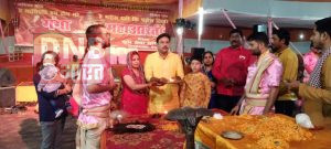 सिमरिया गंगा महाआरती में शामिल हुए अमेरिका से आए विख्यात चिकित्सक दंपती डाॅ अनिल एवं रागिनी 2