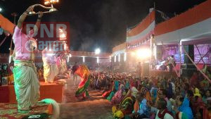 सिमरिया गंगा महाआरती में शामिल हुए अमेरिका से आए विख्यात चिकित्सक दंपती डाॅ अनिल एवं रागिनी 5