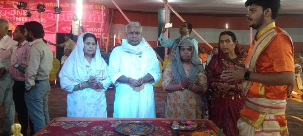 राजकीय सिमरिया कल्पवास मेला महाआरती में शामिल हुए प्रशासनिक पदाधिकारी, चिकित्सक एवं जनप्रतिनिधि 2