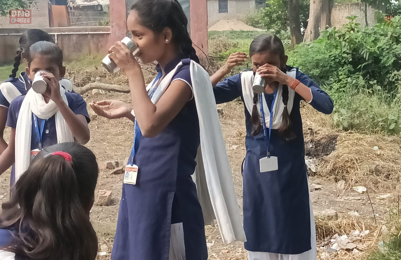 बेगूसराय जिला के विभिन्न प्रखण्डों में राष्ट्रीय कृमि मुक्ति दिवस के अवसर पर सरकारी विद्यालयों के बच्चों को खिलाया गया एल्बेंडाजोल की खुराक 3