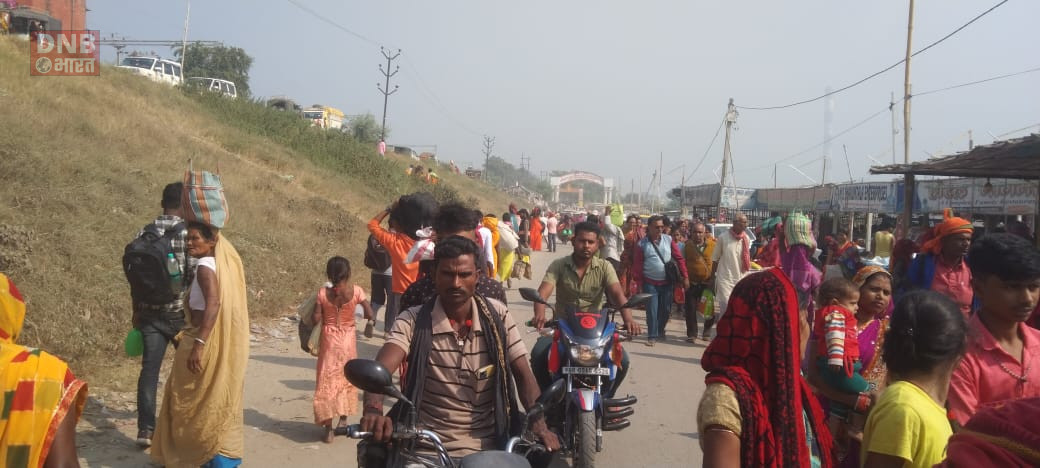 बेगूसराय सिमरिया गंगा घाट पर कार्तिक पूर्णिमा के दिन 10 घण्टे में 16 घाटों पर 2 लाख से अधिक लोगों ने किया गंगा स्नान 4