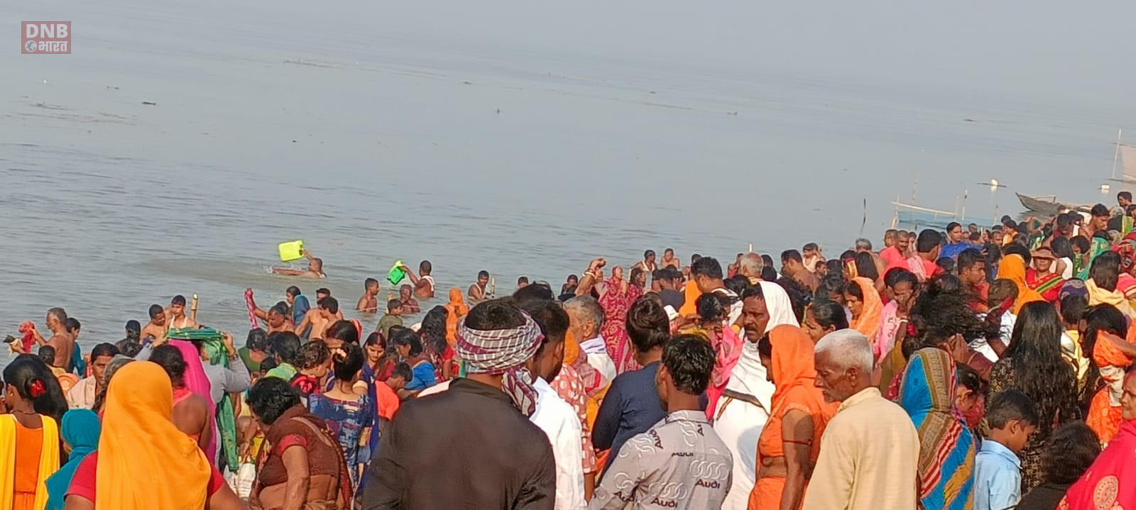 बेगूसराय सिमरिया गंगा घाट पर कार्तिक पूर्णिमा के दिन 10 घण्टे में 16 घाटों पर 2 लाख से अधिक लोगों ने किया गंगा स्नान 5