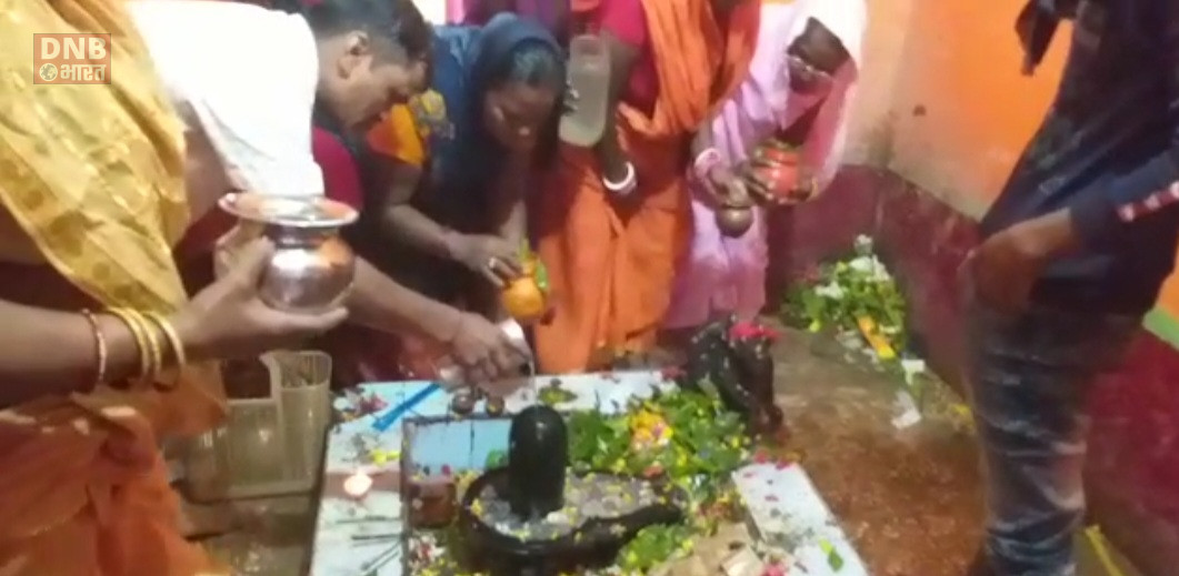बछवाड़ा झमटिया घाट पर कार्तिक पूर्णिमा एवं चंद्र ग्रहण को लेकर गंगा स्नान को उमड़ी श्रद्धालुओं कि भारी भीड़ 2