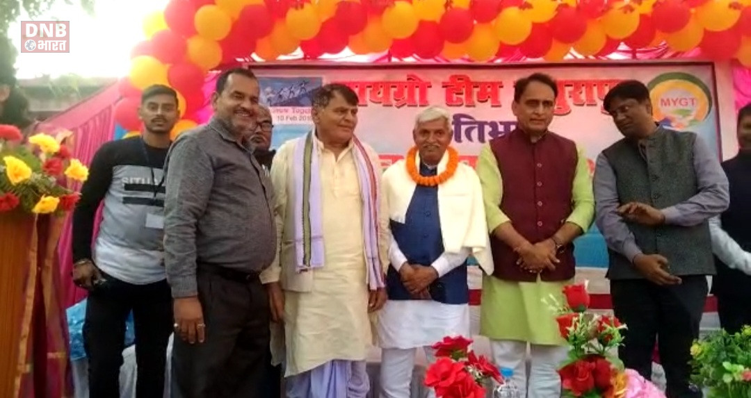 राज्यसभा सांसद राकेश सिन्हा ने माइग्रो टीम सम्मान समारोह मधुरापुर में मेधावी छात्र छात्राओं को किया सम्मानित 2