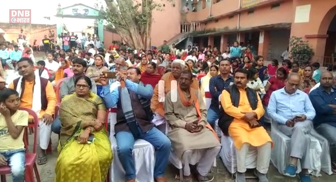 राज्यसभा सांसद राकेश सिन्हा ने माइग्रो टीम सम्मान समारोह मधुरापुर में मेधावी छात्र छात्राओं को किया सम्मानित 3