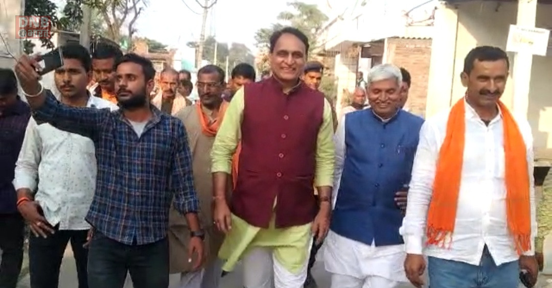 राज्यसभा सांसद राकेश सिन्हा ने माइग्रो टीम सम्मान समारोह मधुरापुर में मेधावी छात्र छात्राओं को किया सम्मानित 5