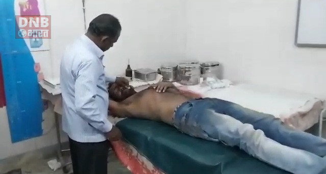 नशे में धुत युवक ने कहा 250 में पौआ और  50 रूपया ग्यास मिलता है महुआ 2