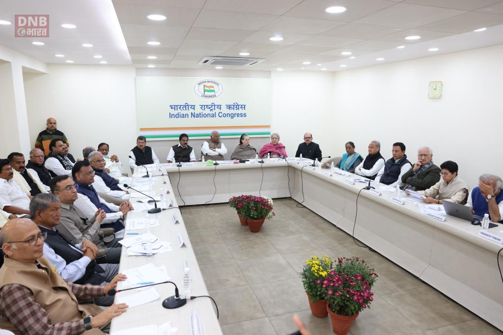 कांग्रेस अध्यक्ष पद संभालने के बाद तेवर में दिखे खड़गे, कहा 'काम करें या जगह खाली करें' 2