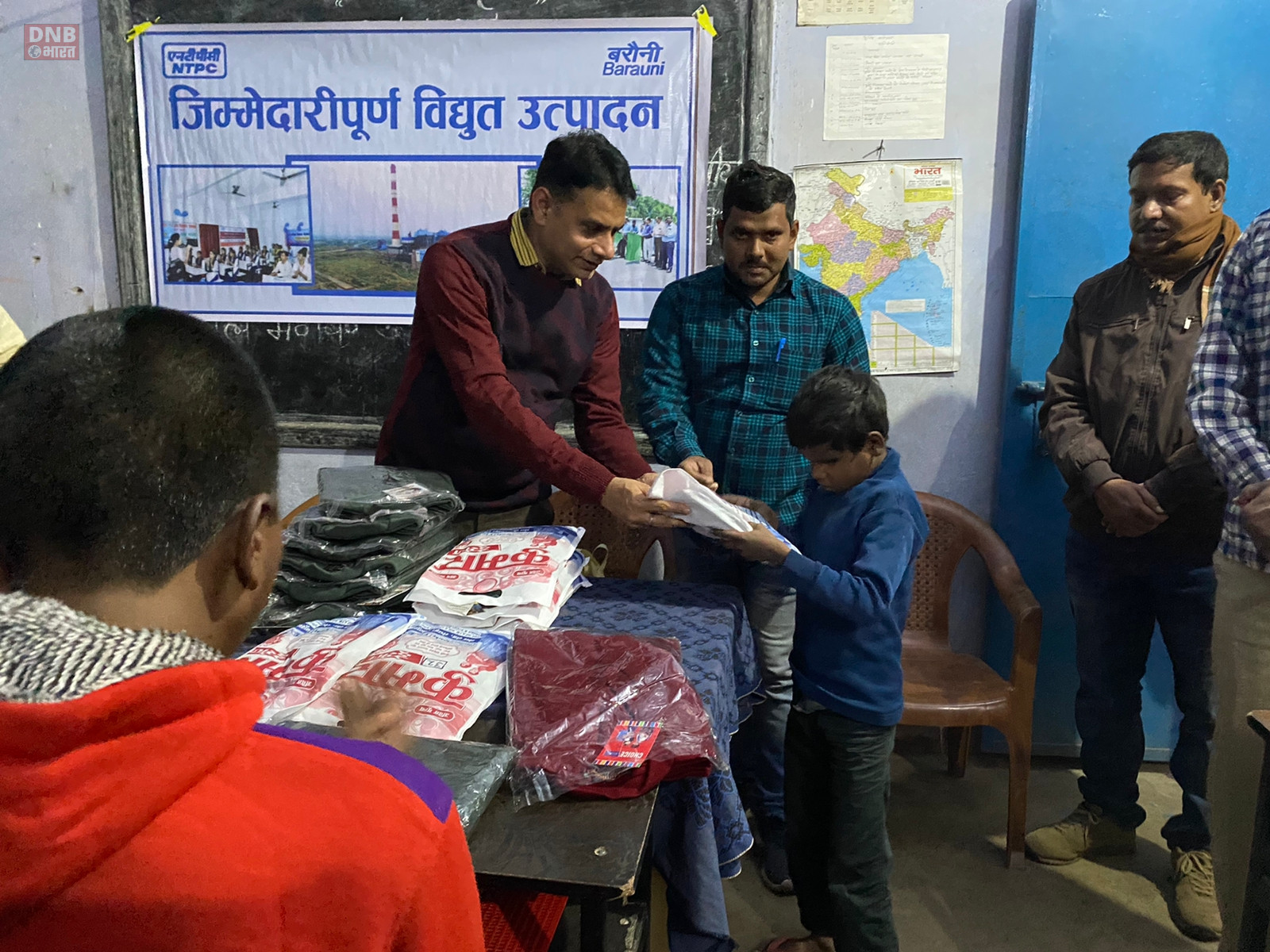 एनटीपीसी बरौनी ने 25 दृष्टिबाधित छात्रों के बीच शीतकालीन स्वेटर का किया वितरण 2