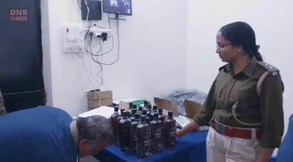 बेगूसराय में उत्पाद विभाग की बड़ी कार्रवाई,साढ़े सात सौ एमएल रम की 19 बोतल के साथ दो कारोबारी को किया गिरफ्तार 2