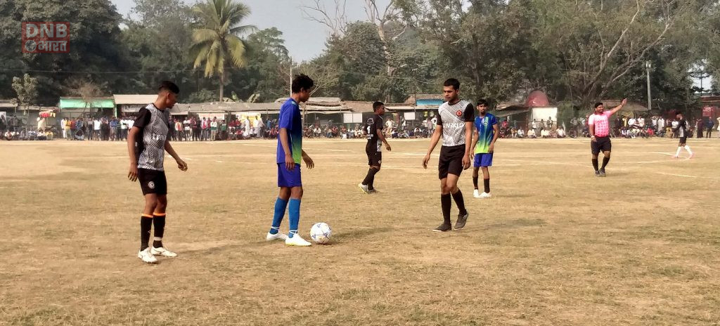 बछवाड़ा में फुटबॉल के दो सेमीफ़ाइनल मैच में एपीएसएम कॉलेज बरौनी ने स्टूडेंट क्लब शालिग्रामी  टीम को एवं राइजिंग स्टार क्लब बेगूसराय ने आजाद स्पोर्टिंग क्लब खरहट को 1-0 से हराकर फ़ाइनल में पहुंचा 4