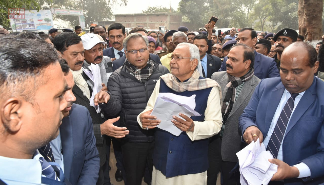 सीएम नीतीश पहुंचे अपने पैतृक गांव, माता की पुण्यतिथि पर दी श्रद्धांजलि 2