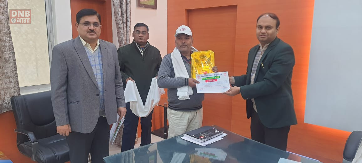 डीएम बेगूसराय ने सड़क सुरक्षा सप्ताह की लेकर सड़क सुरक्षा जागरूकता रथ को हरी झंडी दिखाकर किया रवाना 2