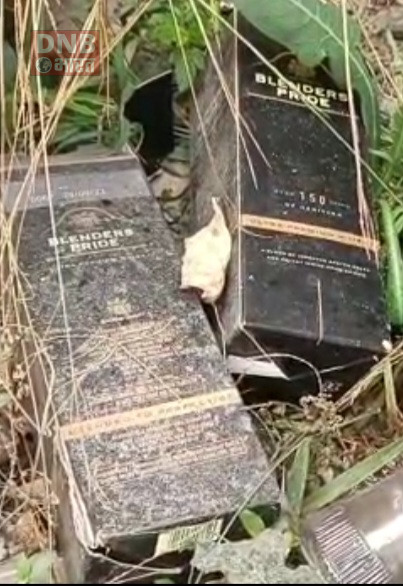 समस्तीपुर समाहरणालय परिसर में भाड़ी संख्या में फेंकी खाली महंगी विदेशी शराब की बोतलों का आखिर क्या है राज... 4