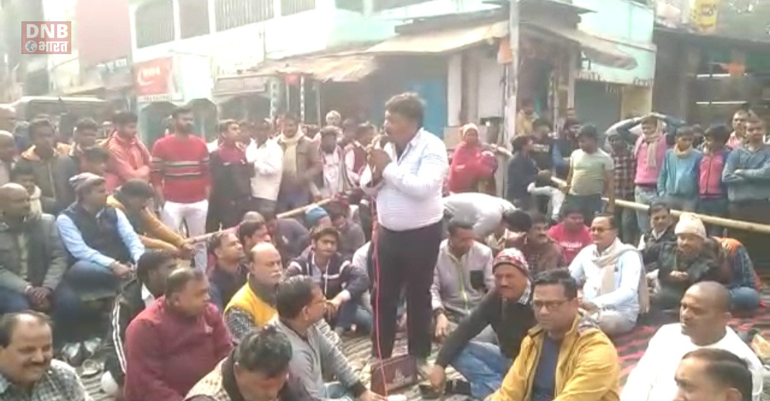 समस्तीपुर में लूट की घटना का विरोध कर रहे ज्वेलर्स व्यवसायी पर प्रशासन का लाठी चार्ज 3