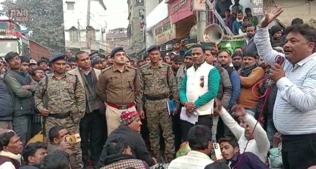 समस्तीपुर में लूट की घटना का विरोध कर रहे ज्वेलर्स व्यवसायी पर प्रशासन का लाठी चार्ज 2