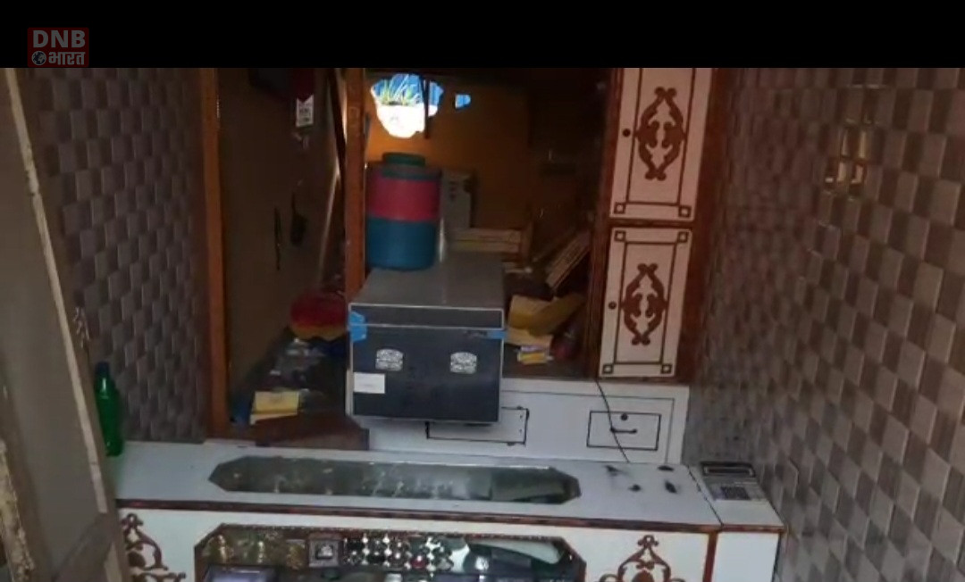 अंसारी ज्वेलर्स तेघड़ा में चोरों ने दिवाल काटकर अनुमानित 20 लाख से अधिक के ज्वेलर्स चोरी की घटना को दिया अंजाम, जांच में जुटी पुलिस 3