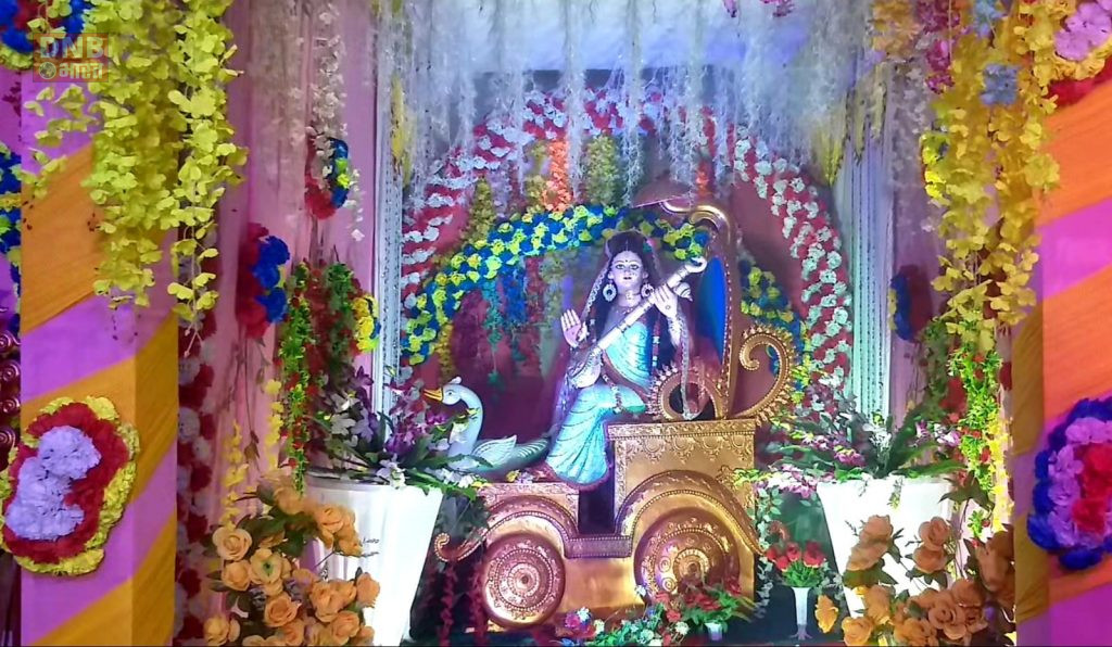 बछवाड़ा में सरस्वती पूजा की धूम,श्रद्धालुओ को लुभा रहे है आकर्षक पंडाल 5