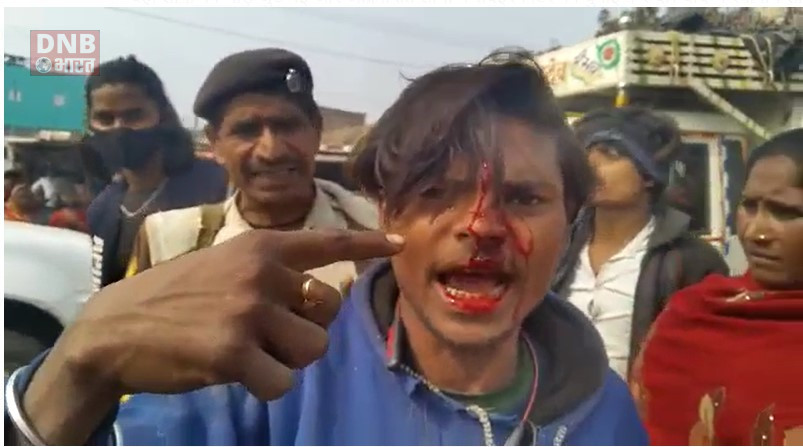 टोटो चालक की पुलिस ने की पिटाई, घटना से आक्रोशित लोगों ने दरोगा की जमकर कर दी धुनाई 2