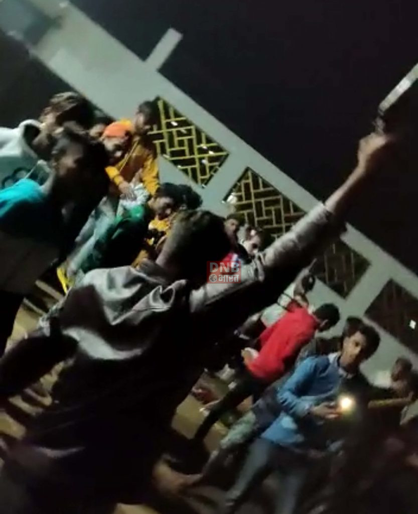 नालंदा जिले में पार्टी कर रहे हैं युवक का हथियार लहराने का वीडियो हुआ वायरल 2