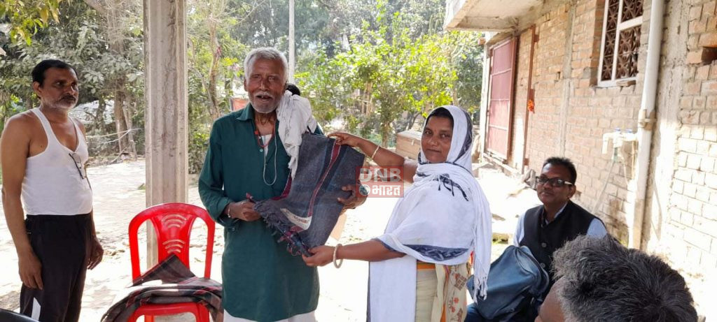 गर्मी पहुंचा 32 डिग्री सेल्सियस पार तब मुखिया को याद आया कम्बल वितरण की याद 2