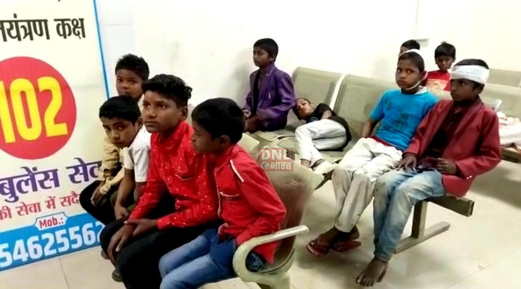 नालंदा जिले में तिलक समारोह से लौट रहे लोगो के साथ भीषण सड़क हादसा,हाइवा ट्रक और मिनी बस की हुई जबदस्त टक्कर,तीन लोगों की मौत,डेढ़ दर्जन लोग जख्मी 3