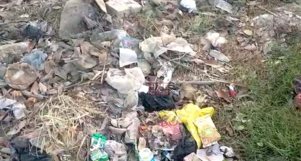 समस्तीपुर वार्ड नंबर छह में साफ सफाई नहीं होने जगह जगह लगा गंदगी का अंबार, गंदगी एवं बदबू से लोगो के स्वास्थ्य के प्रति चिंता,वार्ड के निवासी हो रहे है परेशान 3
