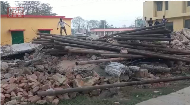 मुख्यमंत्री के प्रस्तावित समाधान यात्रा को लेकर सौंदर्यीकरण का कार्य तेजी से, प्रखंड परिसर में बने जिर्णशीर्ण भवनों को तोड़ने से स्थानीय किसानों में काफी नाराजगी 4