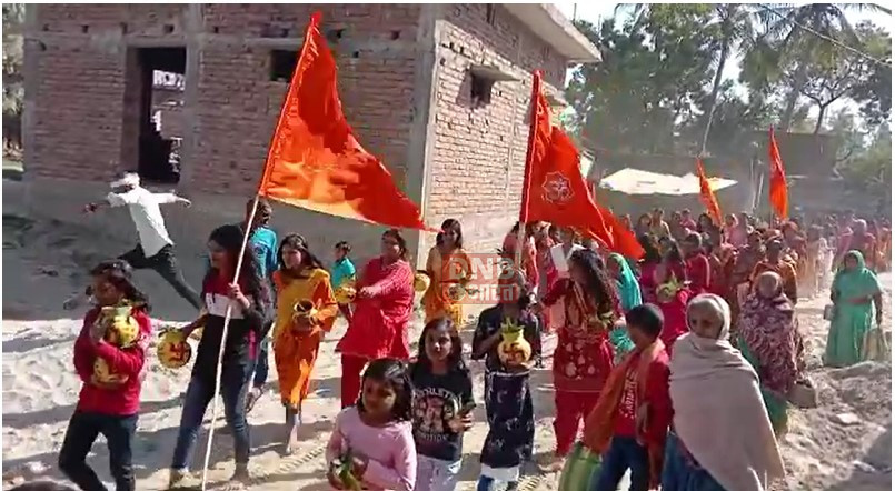 खगड़िया जिले के डुमरिया बुजुर्ग में श्रीमद्भागवत कथा ज्ञान महायज्ञ को लेकर 501 कुंवारी कन्याओं द्वारा निकाली गई भव्य कलश शोभायात्रा 4