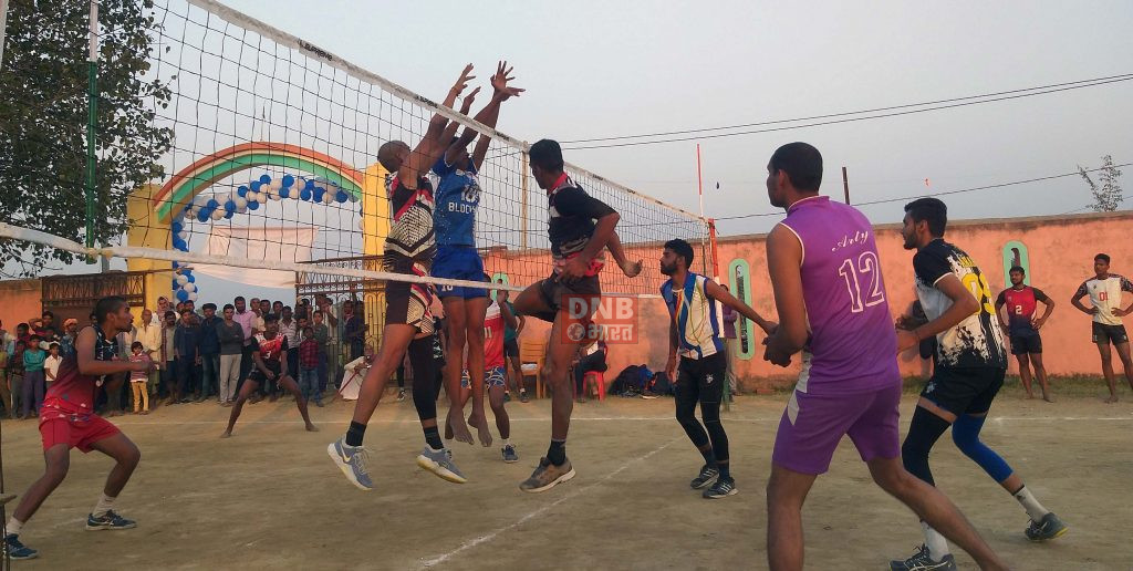 बछवाड़ा में आयोजित वॉलीबॉल कप प्रतियोगिता टूर्नामेंट के फाइनल मैच में मधुरापुर की टीम ने रतनपुर की टीम को 3-1 किया पराजित 3