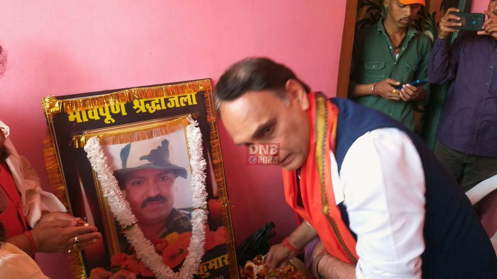 बछवाड़ा में शहीद जवान के परिजनों से मिले राज्य सभा सांसद राकेश सिन्हा 2