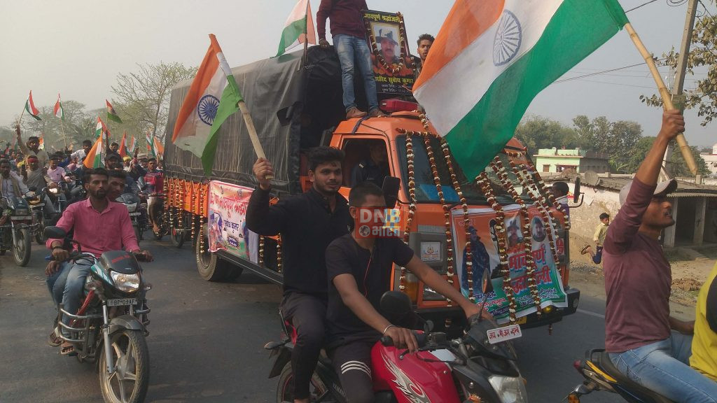 बछवाड़ा के बीएसएफ जवान का शव गाँव पहुंचते ही परिजनों में मची चीख-पुकार,विधानसभा के प्रतिपक्ष के नेता विजय सिन्हा समेत हजारो लोगो की उमड़ी श्रद्धांजली देने के लिए भीड़,शहीद को देखने के बाद सभी की आंखे हुई नम 5