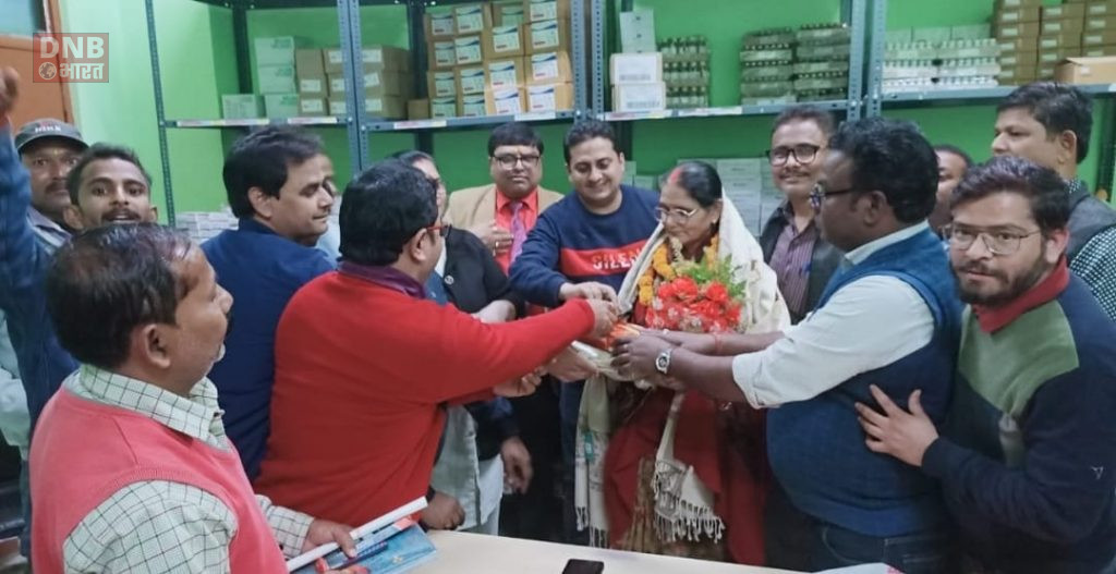 प्राथमिक स्वास्थ्य केन्द्र तेघड़ा में सेवानिवृत्त एएनएम एवं स्वास्थ्य कर्मी को दी गयी सम्मान पूर्वक विदाई 2