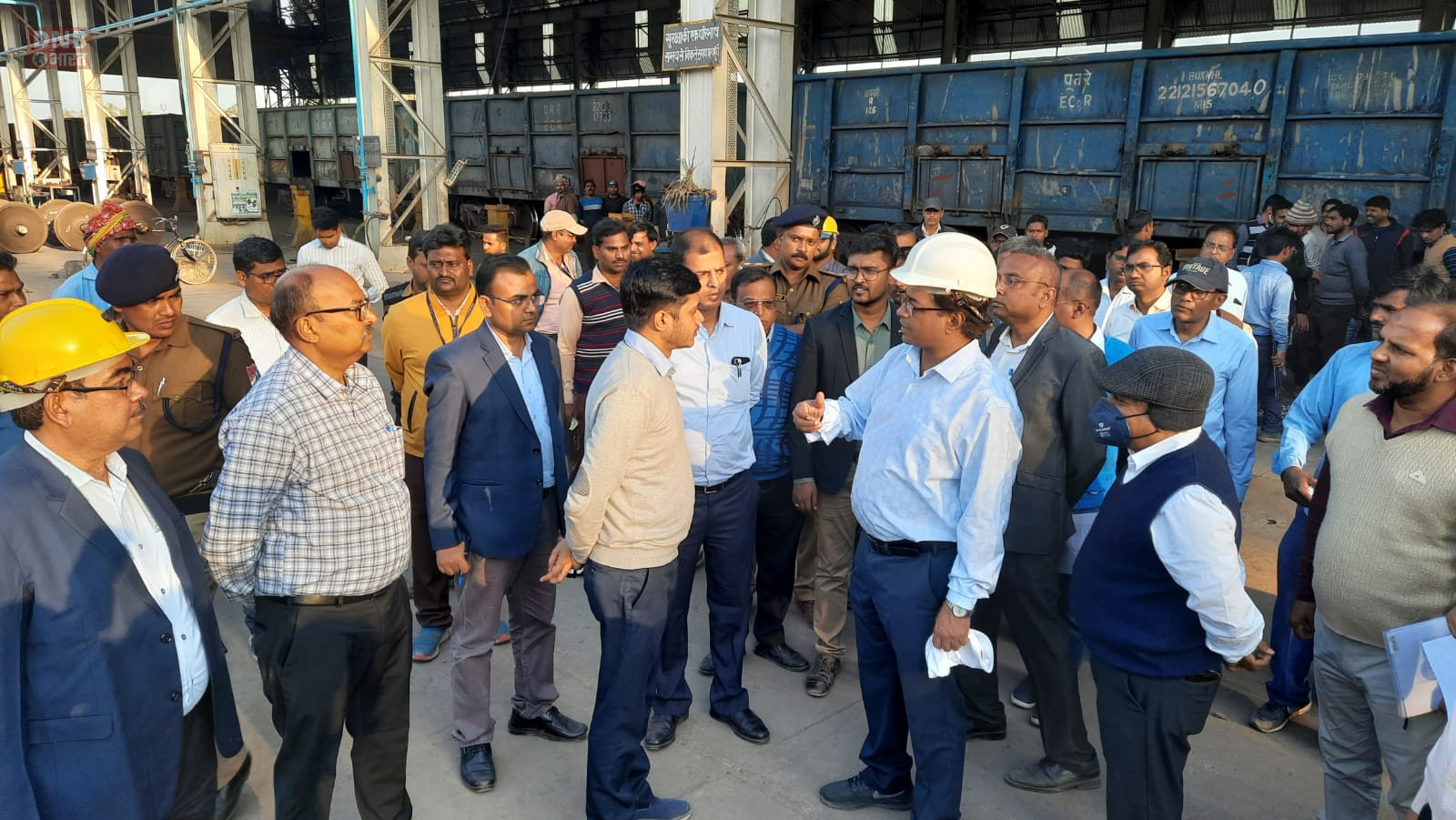 महाप्रबंधक ने दानापुर मंडल के कारीसाथ-बिहिया, दरौली-जमानिया एवं धीना-सकलडीहा रेलखंड का निरीक्षण, डीडीयू जंक्शन स्थित वैगन केयर सेंटर का लिया जायजा 2