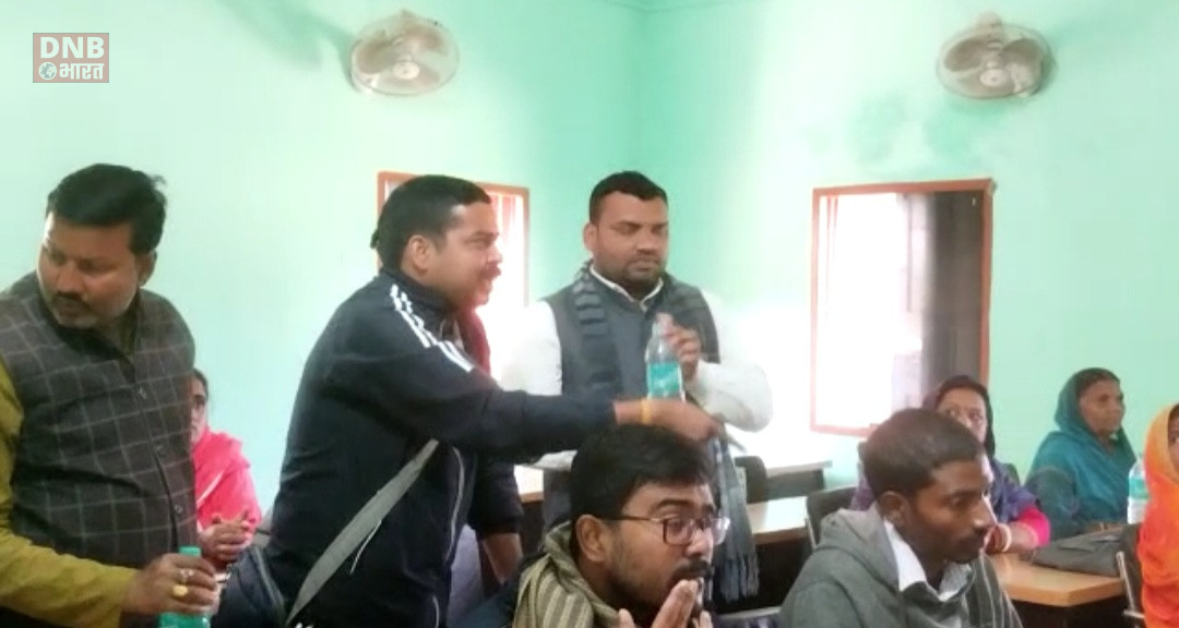 मंसूरचक प्रखण्ड के जनप्रतिनिधि ने पदाधिकारी पर लगाया भ्रष्टाचार का आरोप, पंचायत समिति की बैठक में जमकर हुआ हंगामा 2