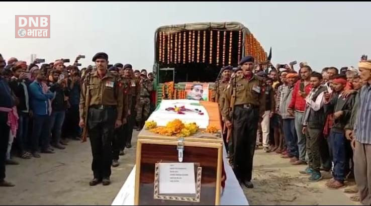 शहीद जवान अंकेश चौधरी का सैनिक सम्मान के साथ अगुवानी गंगा घाट पर हुई अंतिम संस्कार, पुत्र के हाथों मुखाग्नि दे पंचतत्व में हुए विलिन 2