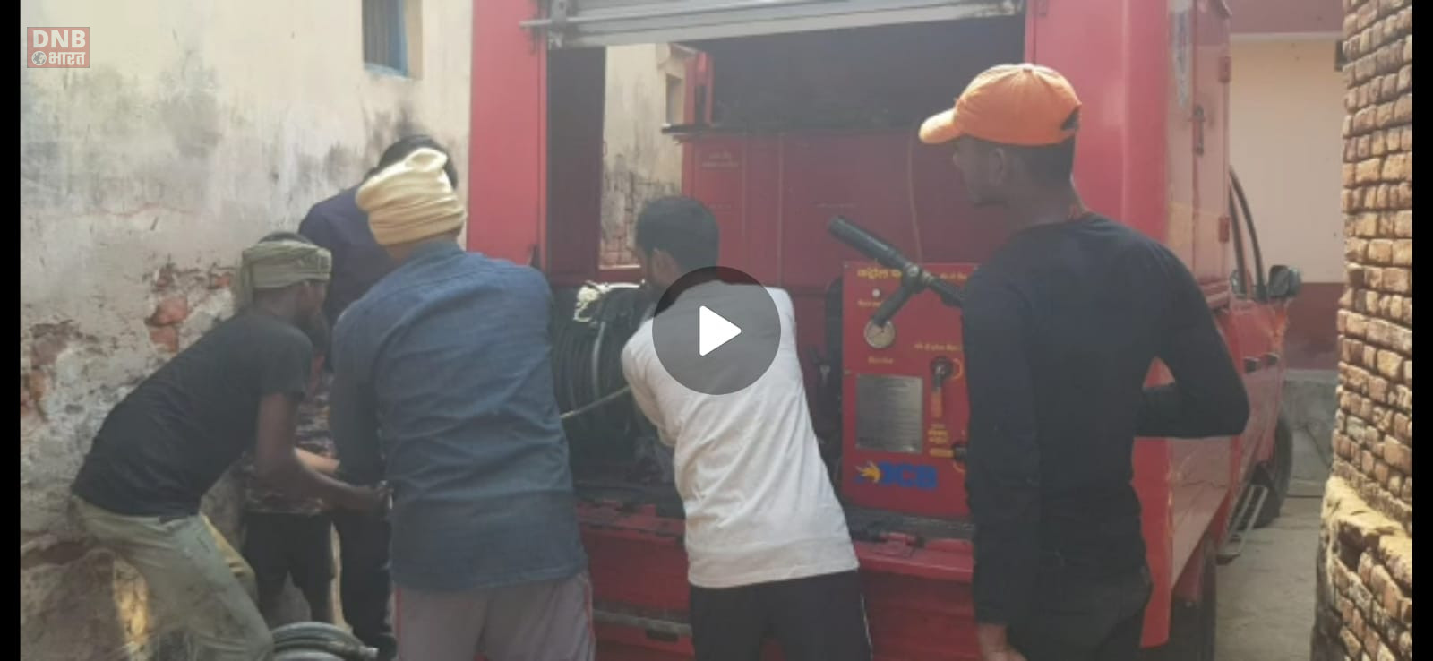 चुल्हे पर खाना बनाने के दौरान निकली चिंगारी से घर मे लगी आग 2