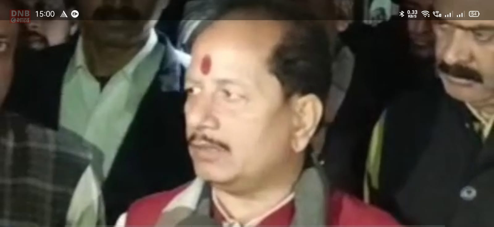 बिहार विधानसभा प्रतिपक्ष के नेता विजय कुमार सिन्हा बेगूसराय पहुँच, परना पंचायत दिवंगत मुखिया के शोकाकुल परिजनों से मिलकर शोक संवेदना प्रकट की 2