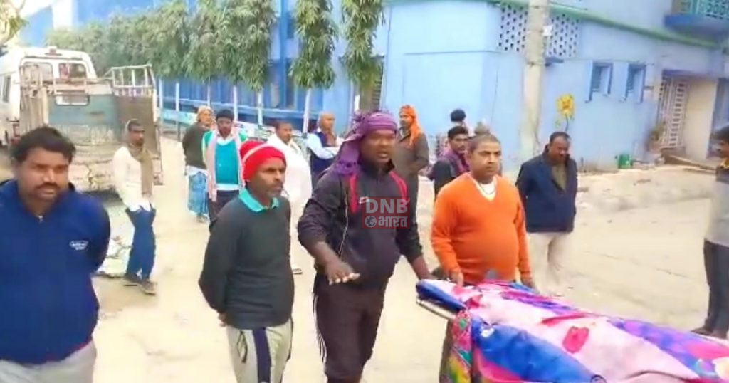 बेगूसराय में बेखौफ अपराधियों ने दो व्यक्ति को मारी गोली, एक व्यक्ति की घटनास्थल पर ही मौत,दूसरा व्यति का चिंता जनक स्थिति निजी क्लीनिक में किया जा रहा है ईलाज 3