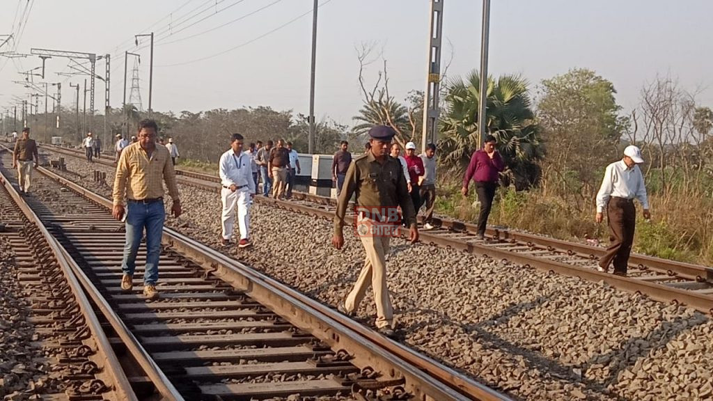 बछवाड़ा जंक्शन का डीआरएम ने किया निरीक्षण, रेल कर्मी को दिए कई दिशा निर्देश 3