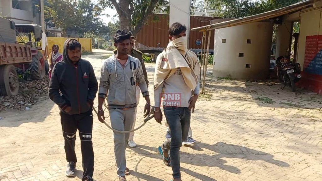 बछवाड़ा पुलिस ने छिनतई मामले में बाइक व् मोबाइल समेत तीन आरोपी को किया गिरफ्तार 3